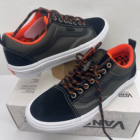 Vans Men's Skate Old Skool
Spitfire Black/Flame
VN0A5FCBBFM Sneakers - Picture 10 of 16